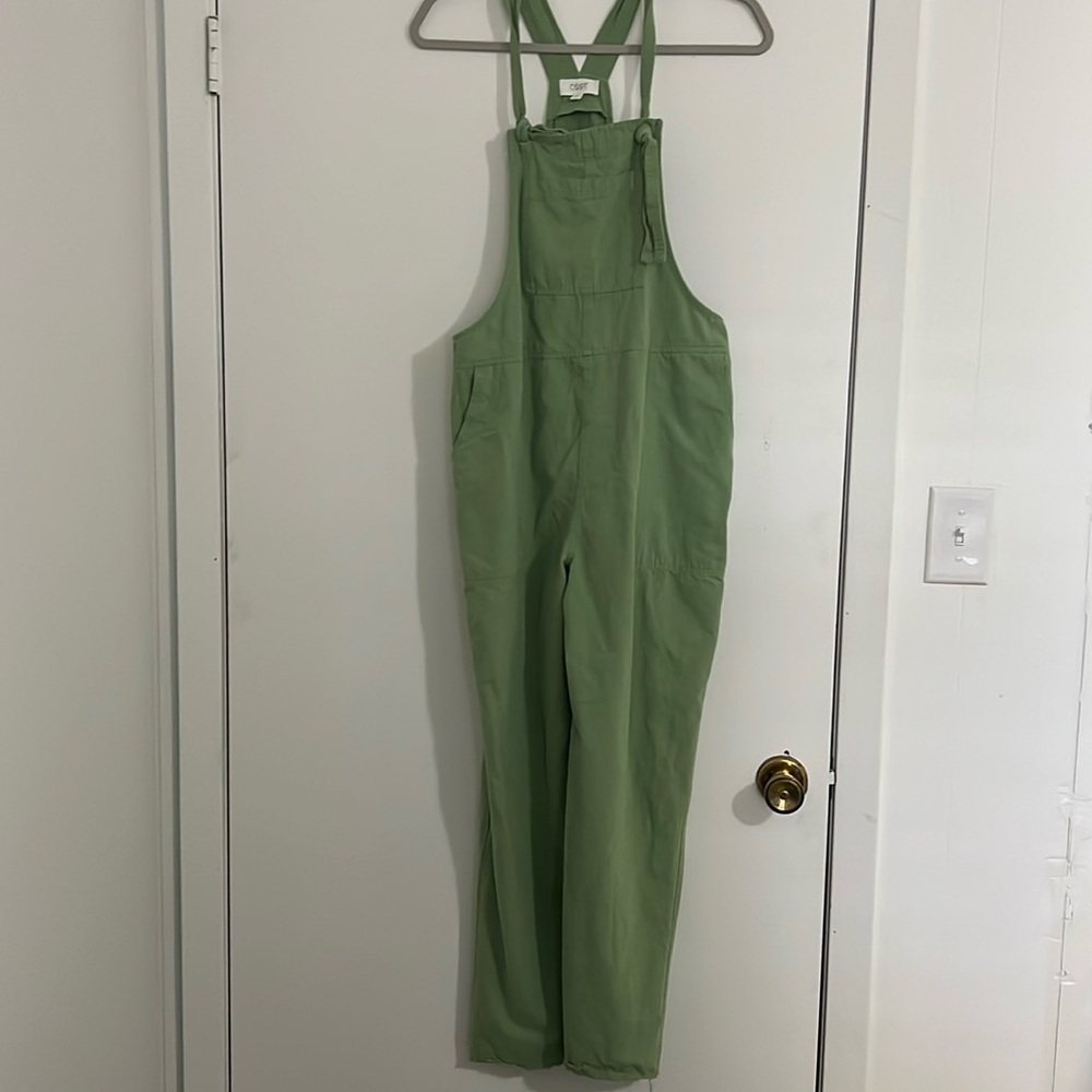 Women’s green overalls 🌵